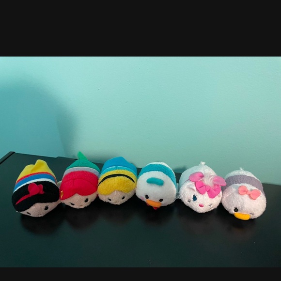 Tsum Tsums lot and carry case - Picture 3 of 9